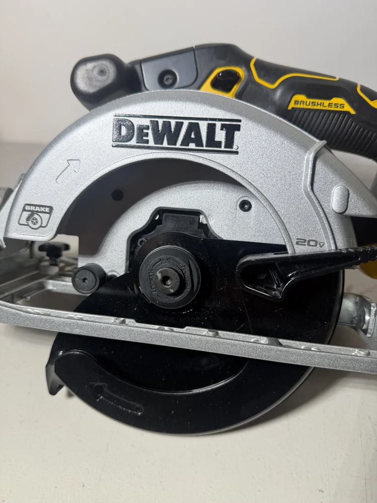 DEWALT DCS565B 20V MAX 6-1/2" Brushless Cordless Circular Saw - Image 14