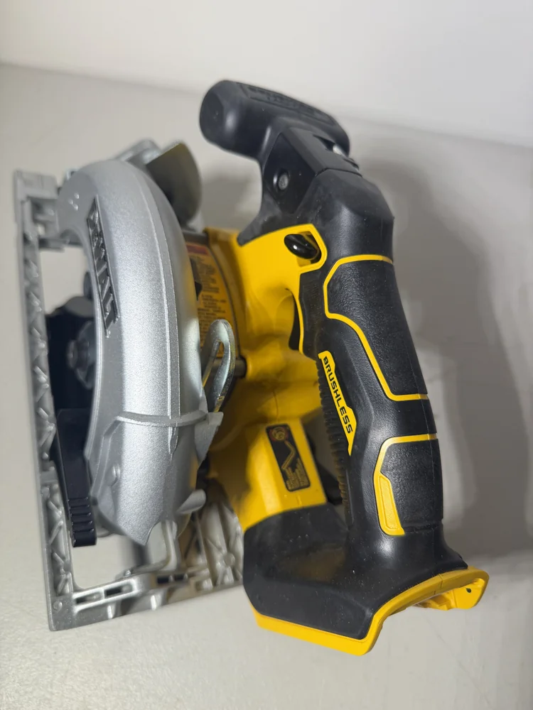 DEWALT DCS565B 20V MAX 6-1/2" Brushless Cordless Circular Saw - Image 15
