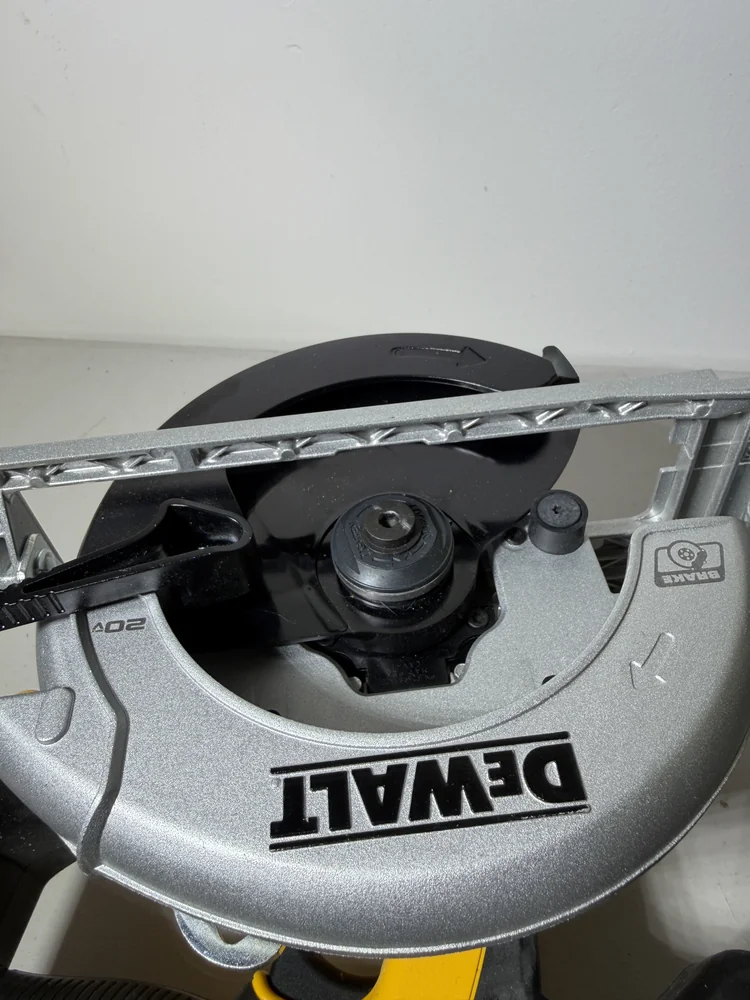 DEWALT DCS565B 20V MAX 6-1/2" Brushless Cordless Circular Saw - Image 4